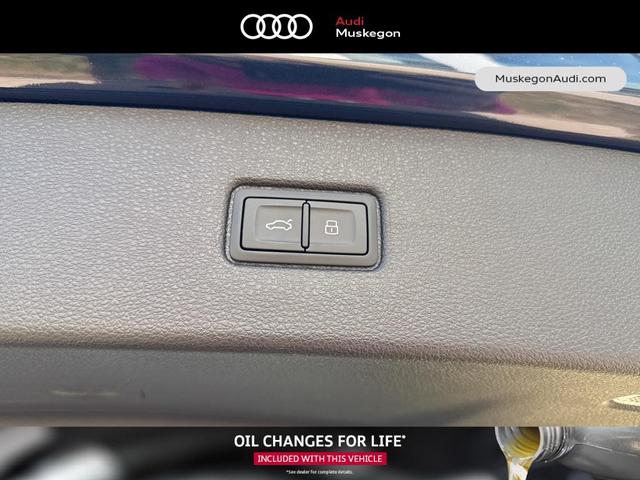 Photo of 2025 Waitomo Blue Metallic Audi Q7