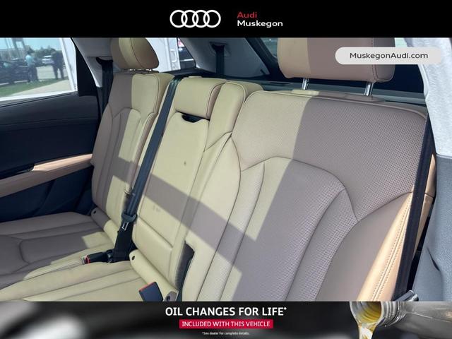 Photo of 2025 Waitomo Blue Metallic Audi Q7