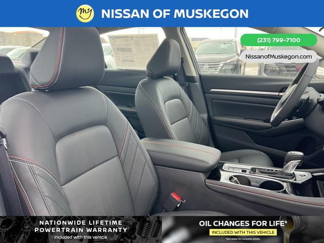 Photo of 2025 Super Black Clearcoat Nissan Altima