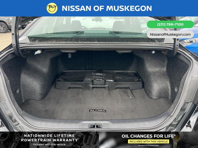 Photo of 2025 Super Black Clearcoat Nissan Altima