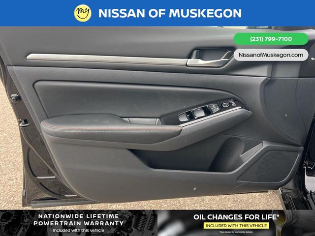 Photo of 2025 Super Black Clearcoat Nissan Altima