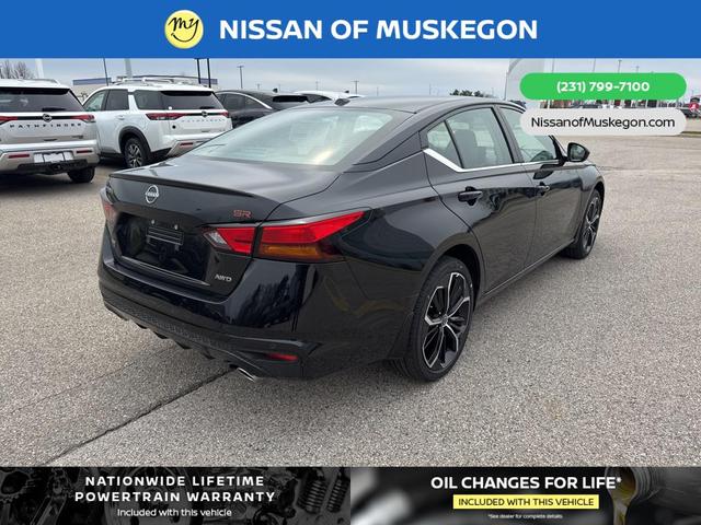 Photo of 2025 Super Black Clearcoat Nissan Altima