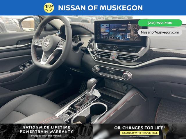 Photo of 2025 Super Black Clearcoat Nissan Altima