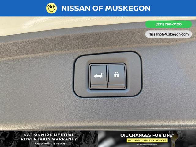 Photo of 2025 Everest White Pearl Tricoat Nissan Armada