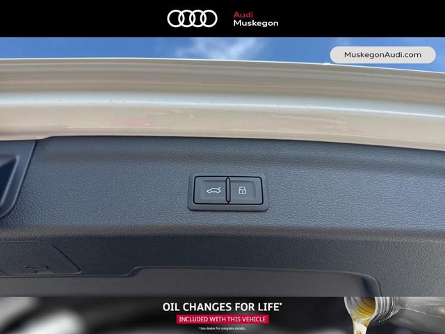 Photo of 2025 Glacier White Metallic Audi Q3