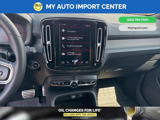 Photo of 2022 Pebble Gray Metallic Volvo XC40