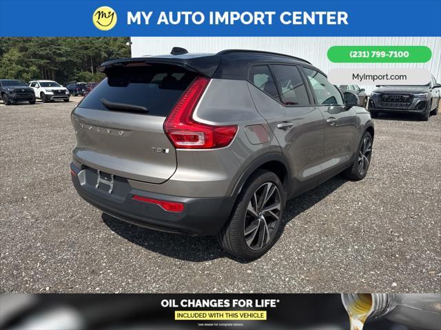 Photo of 2022 Pebble Gray Metallic Volvo XC40