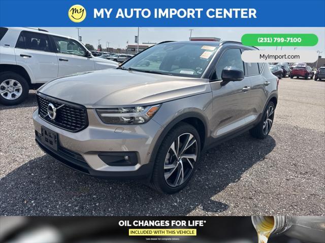 Photo of 2022 Pebble Gray Metallic Volvo XC40