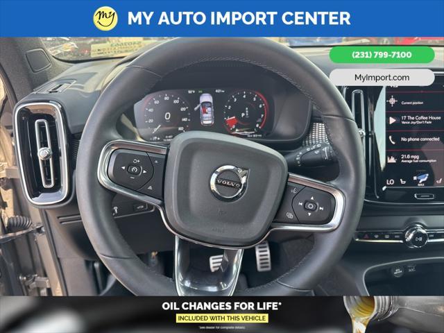 Photo of 2022 Pebble Gray Metallic Volvo XC40