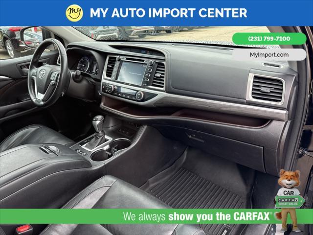 Photo of 2017 Midnight Black Metallic Toyota Highlander Hybrid