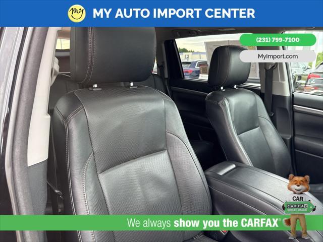 Photo of 2017 Midnight Black Metallic Toyota Highlander Hybrid