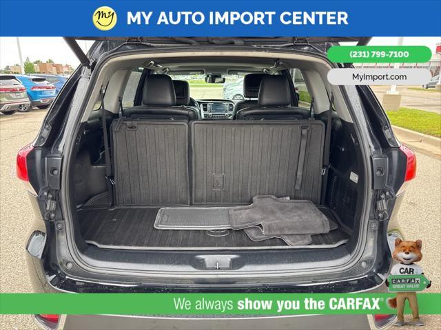 Photo of 2017 Midnight Black Metallic Toyota Highlander Hybrid