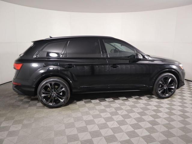 Photo of 2025 Mythos Black Metallic Audi Q7