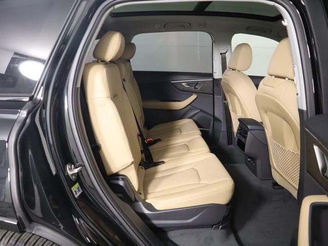 Photo of 2025 Mythos Black Metallic Audi Q7