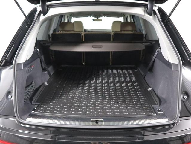 Photo of 2025 Mythos Black Metallic Audi Q7
