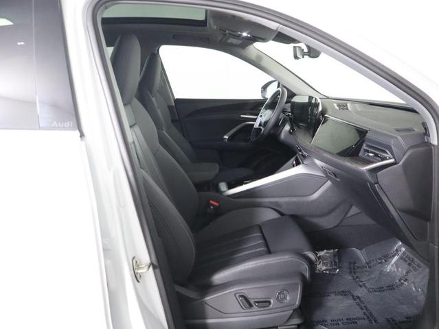 Photo of 2025 Glacier White Metallic Audi Q5