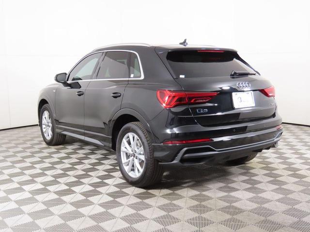 Photo of 2025 Black Metallic Audi Q3