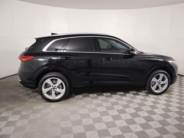 Photo of 2025 Mythos Black Metallic Audi Q5