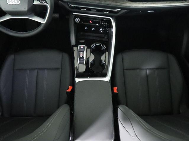 Photo of 2025 Mythos Black Metallic Audi Q5