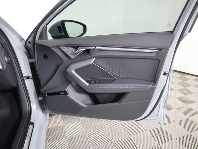 Photo of 2025 Gray Pearl Audi A3