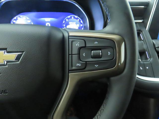 Photo of 2023 Iridescent Pearl Tricoat Chevrolet Suburban