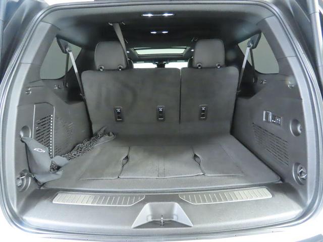 Photo of 2023 Iridescent Pearl Tricoat Chevrolet Suburban