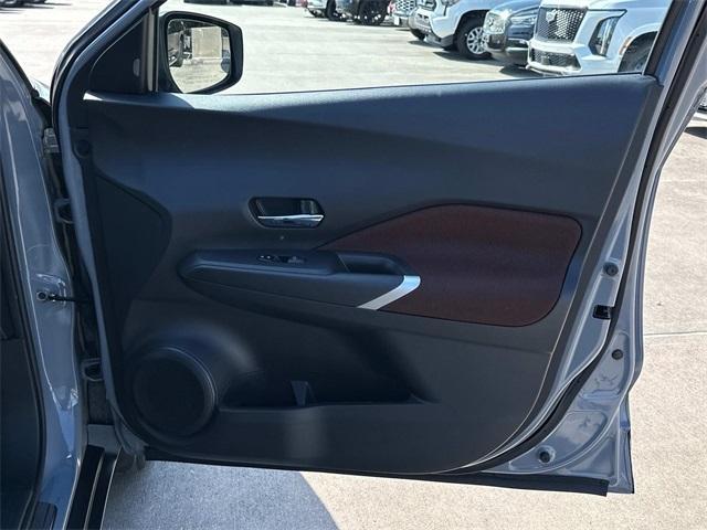 Photo of 2022 Boulder Gray Pearl Nissan Kicks