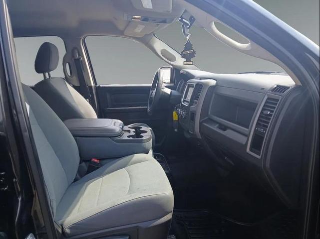 Photo of 2017 Brilliant Black Crystal Pearlcoat RAM 1500