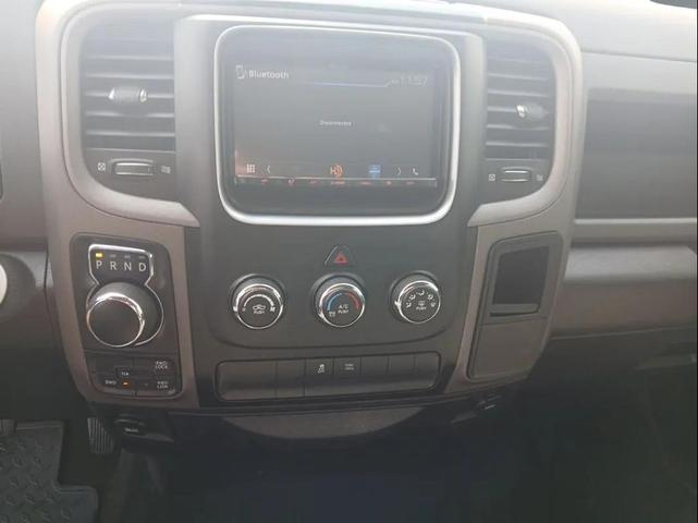 Photo of 2017 Brilliant Black Crystal Pearlcoat RAM 1500