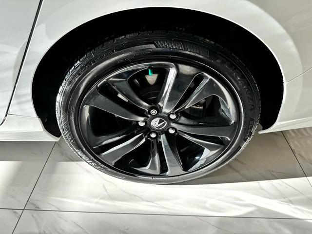 Photo of 2023 Pearl White Acura TLX