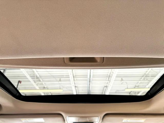 Photo of 2023 Pearl White Acura TLX
