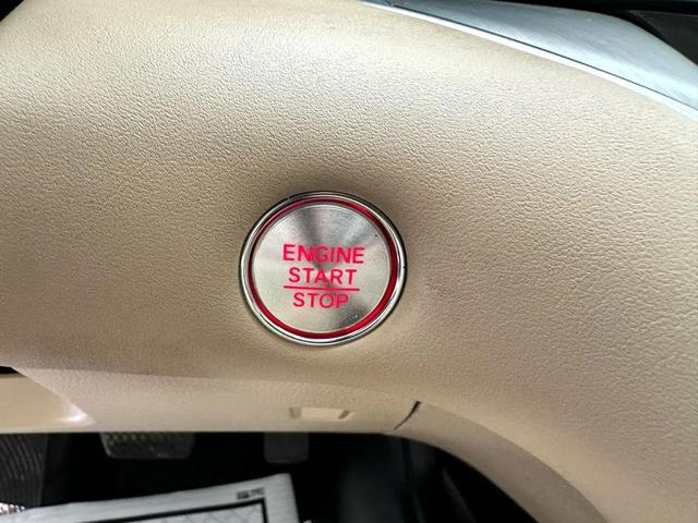 Photo of 2023 Pearl White Acura TLX