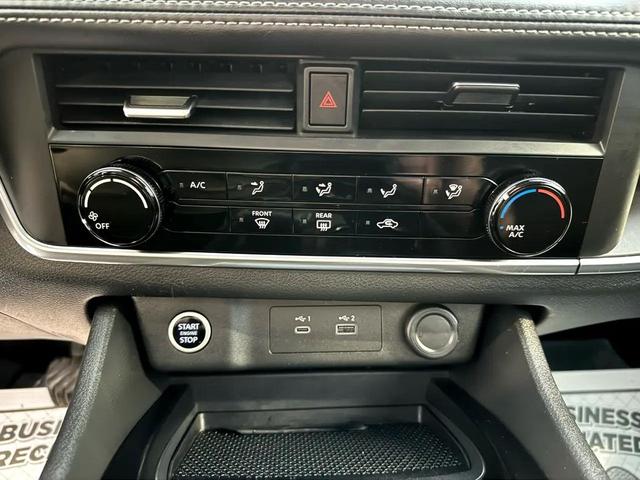 Photo of 2023 Glacier White Nissan Rogue