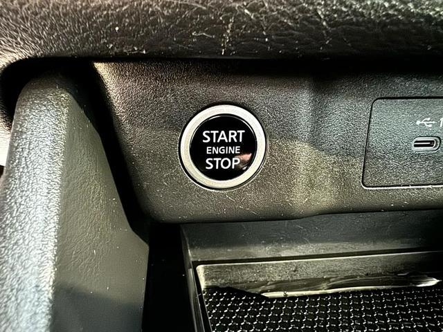 Photo of 2023 Glacier White Nissan Rogue