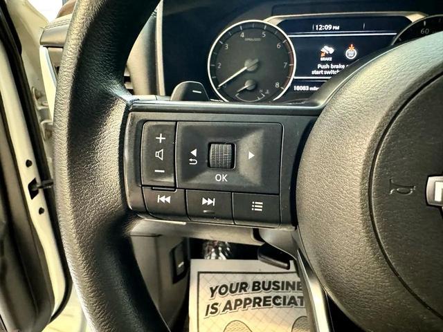Photo of 2023 Glacier White Nissan Rogue