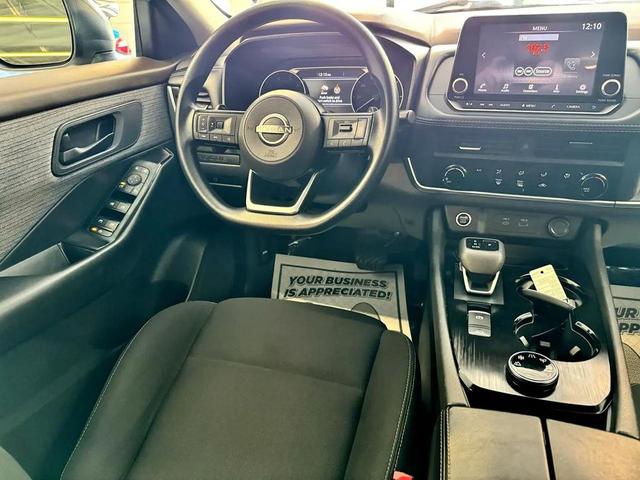 Photo of 2023 Glacier White Nissan Rogue