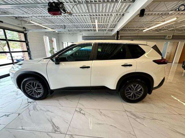 Photo of 2023 Glacier White Nissan Rogue