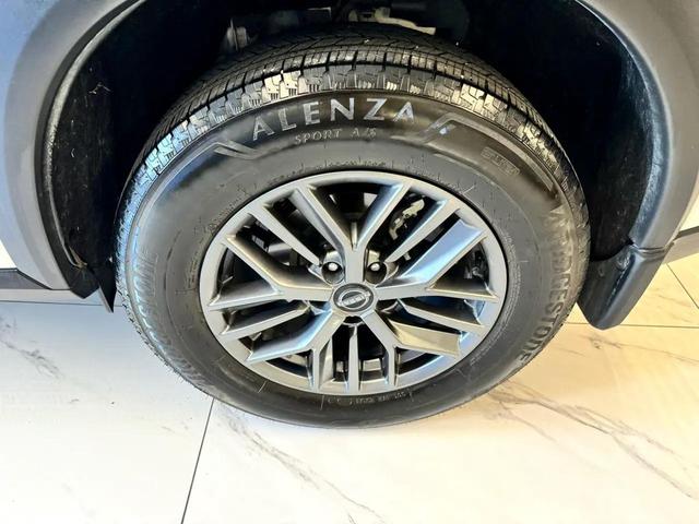 Photo of 2023 Glacier White Nissan Rogue