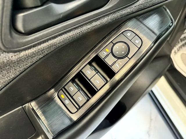 Photo of 2023 Glacier White Nissan Rogue