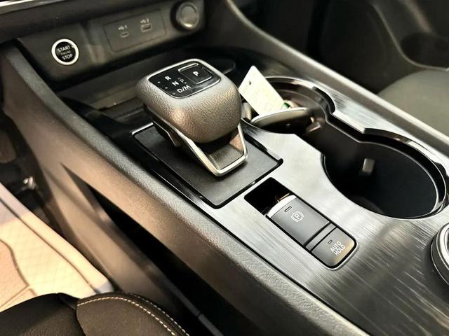 Photo of 2023 Glacier White Nissan Rogue