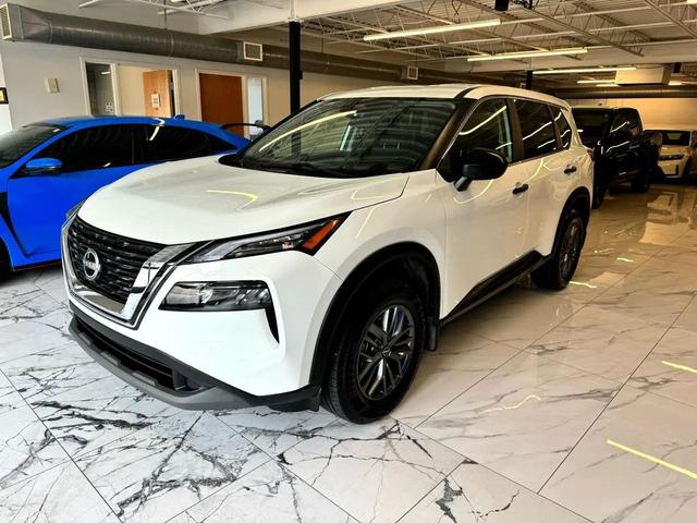 Photo of 2023 Glacier White Nissan Rogue