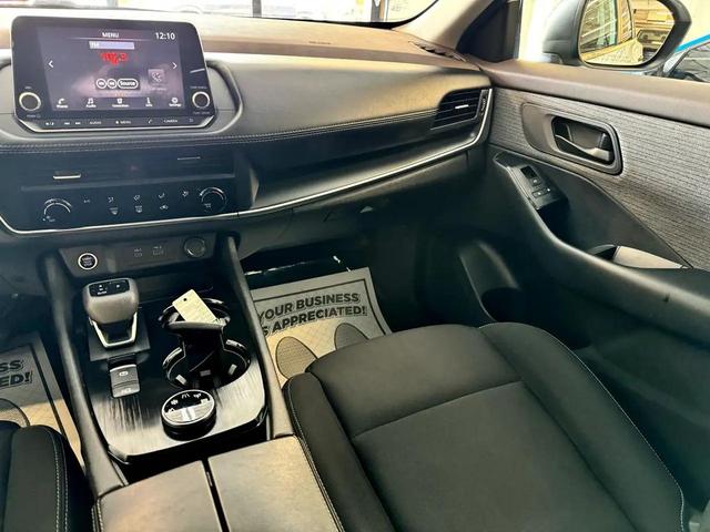 Photo of 2023 Glacier White Nissan Rogue