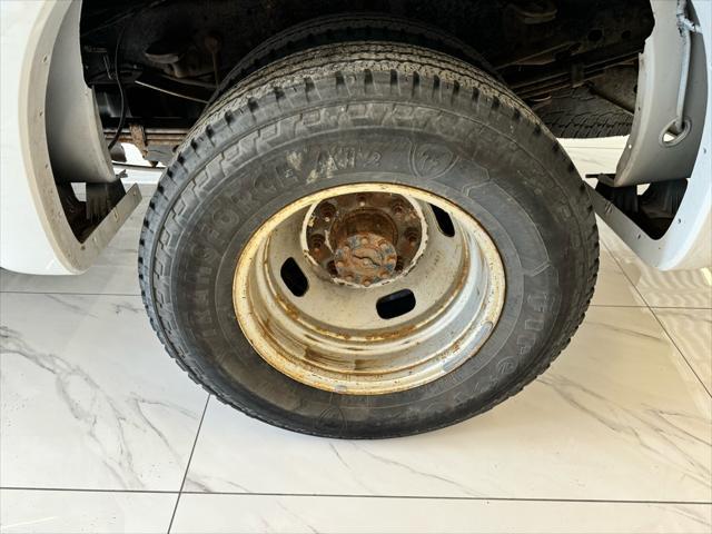 Photo of 2016 Oxford White Ford F-350