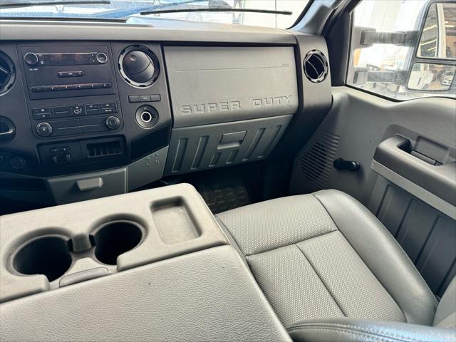 Photo of 2016 Oxford White Ford F-350
