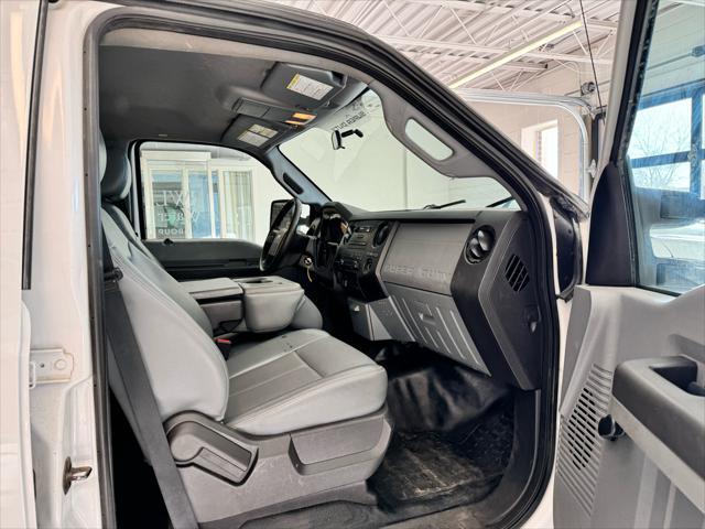 Photo of 2016 Oxford White Ford F-350