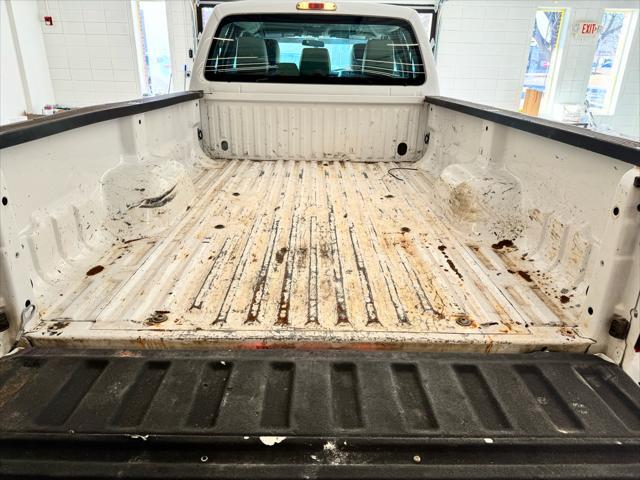 Photo of 2016 Oxford White Ford F-350