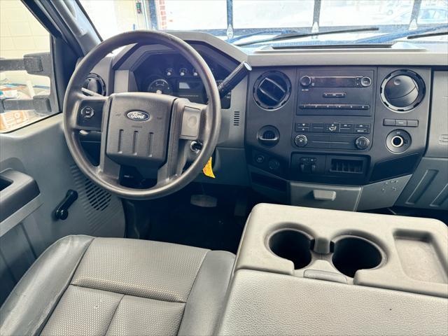 Photo of 2016 Oxford White Ford F-350