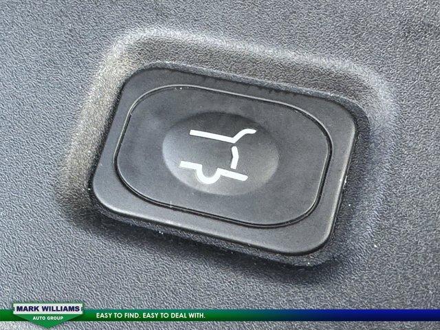 Photo of 2025 Black Metallic Ford Expedition