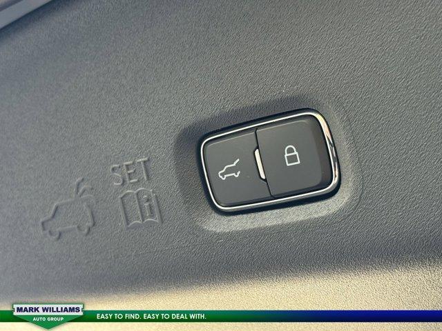 Photo of 2025 Black Metallic Ford Expedition