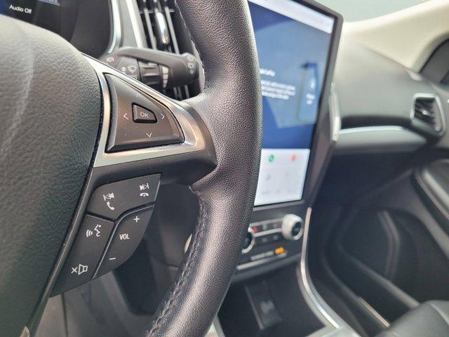 Photo of 2021 White Ford Edge